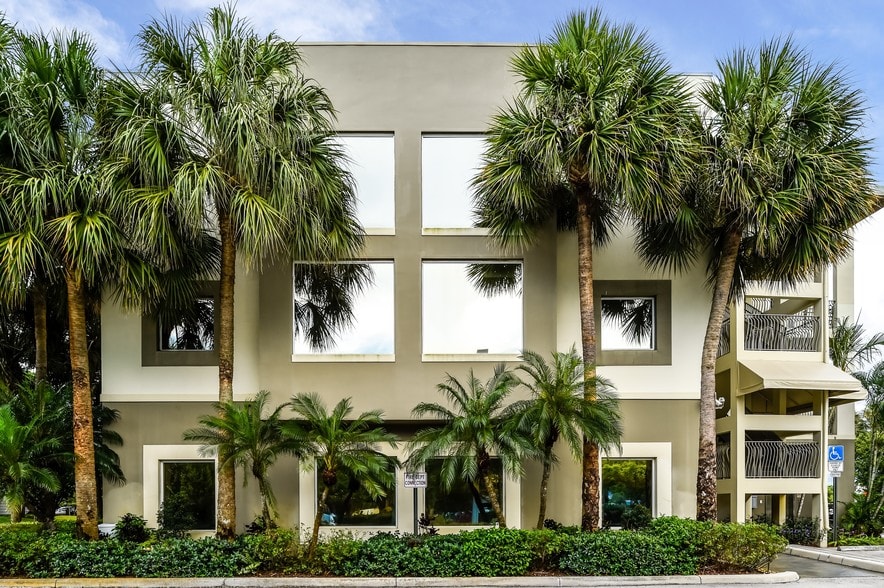 401 Fairway Dr, Deerfield Beach, FL à louer - Photo du bâtiment - Image 2 de 7