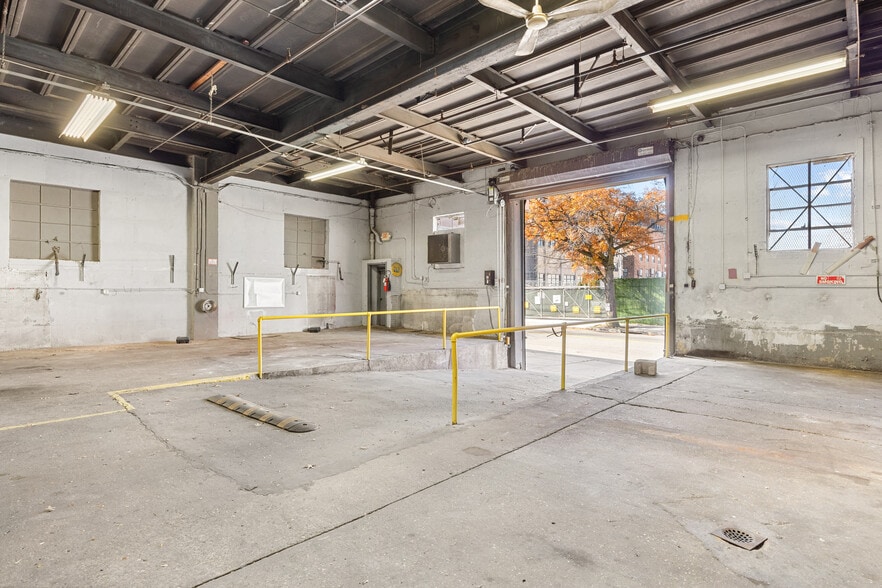 1821 Steinway Pl, Astoria, NY for lease - Building Photo - Image 3 of 9