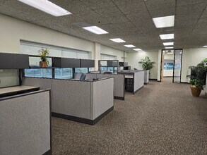 10350-10390 Commerce Center Dr, Rancho Cucamonga, CA à louer Photo intérieure- Image 2 de 4