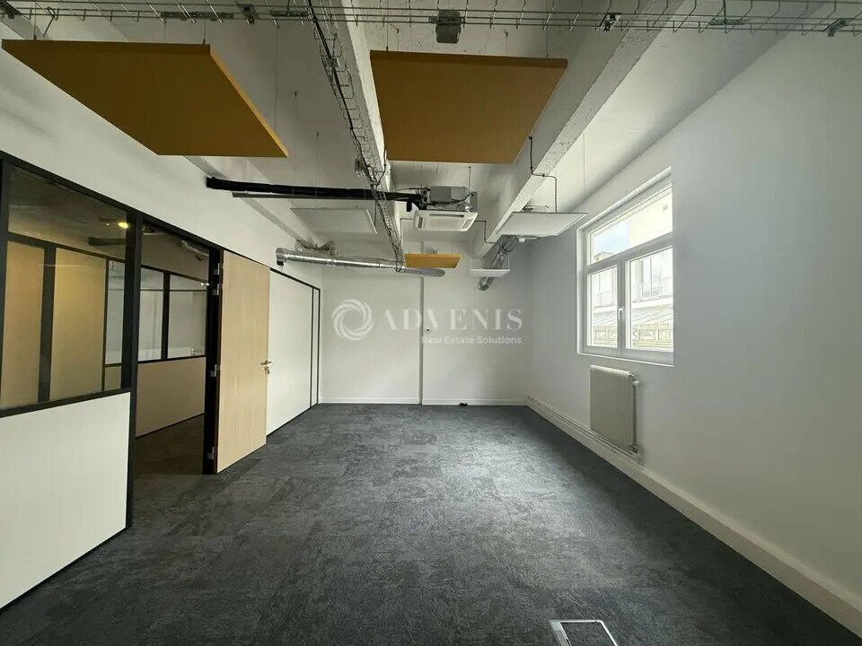 Office in Vanves for lease Interior Photo- Image 1 of 12