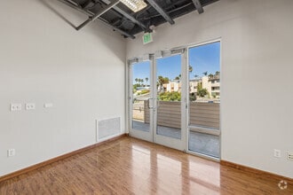 687 S Coast Hwy 101, Encinitas, CA for lease Interior Photo- Image 2 of 8