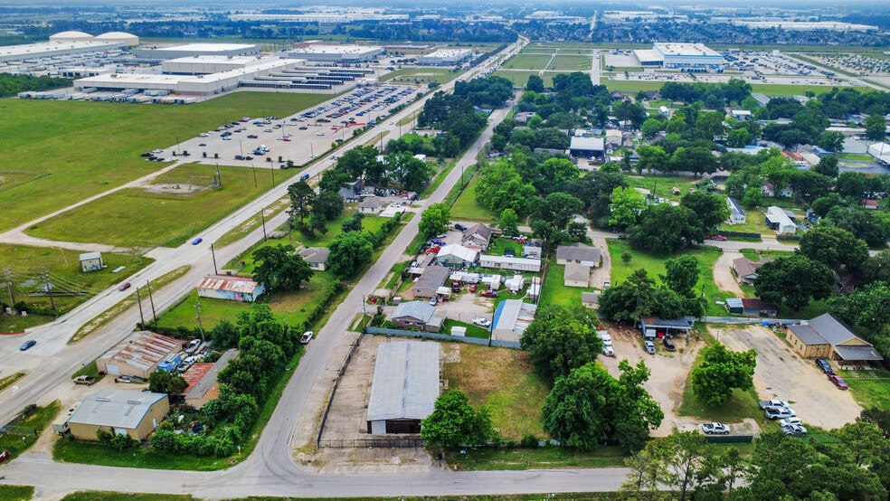 8603 Shoal Creek Dr, Houston, TX à vendre - Photo du bâtiment - Image 2 de 71