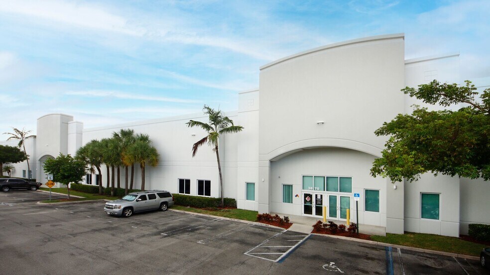 3500 SW 20th St, Pembroke Park, FL à louer - Photo du bâtiment - Image 1 de 19
