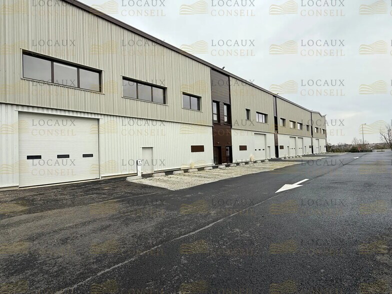 Flex dans Osny à louer - Photo du bâtiment - Image 3 de 3