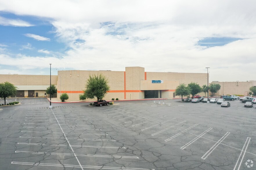 7611 W Thomas Rd, Phoenix, AZ à vendre - Photo du bâtiment - Image 2 de 27
