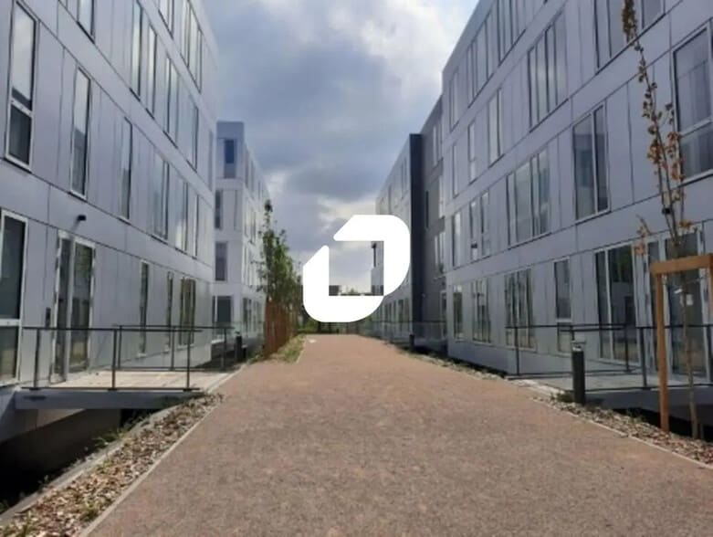 Office in Loos for lease - Building Photo - Image 2 of 5