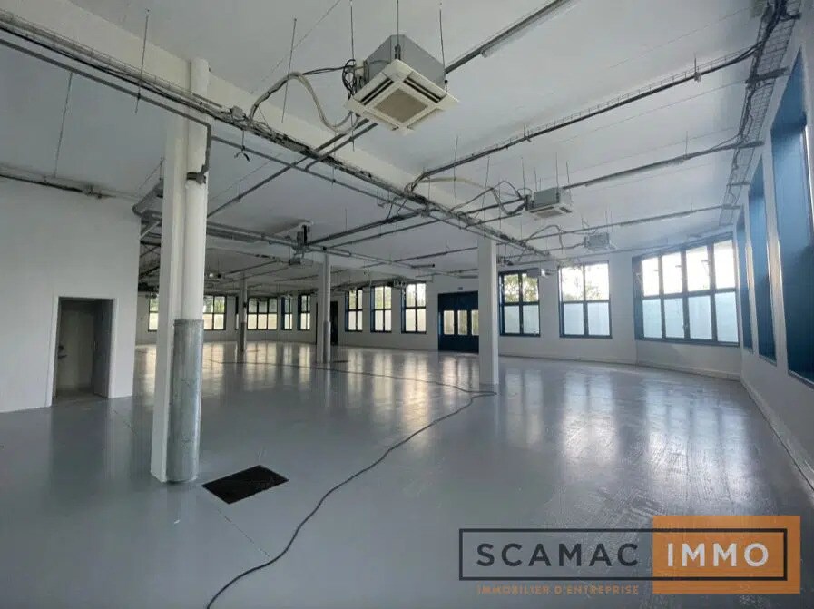 Industrial in Fresnes for lease Building Photo- Image 1 of 4