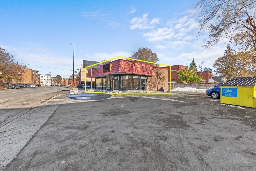 6150-6170 Ch de la Côte-Saint-Luc, Montréal, QC à louer - Photo du bâtiment - Image 3 de 4