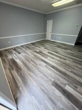 701 W Main St, Jamestown, NC à louer Photo intérieure- Image 2 de 8