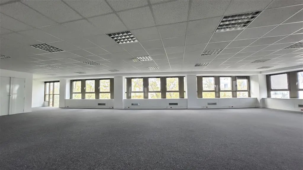 Office in La Garenne-Colombes for lease Building Photo- Image 1 of 9