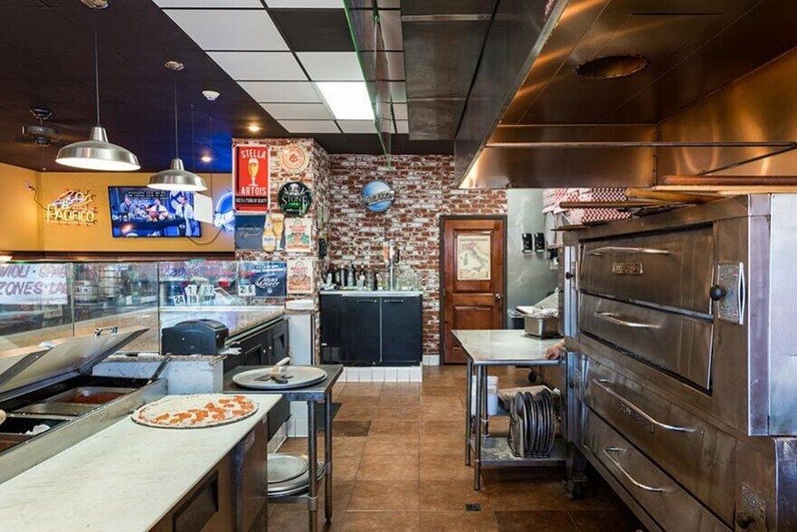 336-340 E Grand Ave, Escondido, CA à louer - Photo du bâtiment - Image 2 de 19