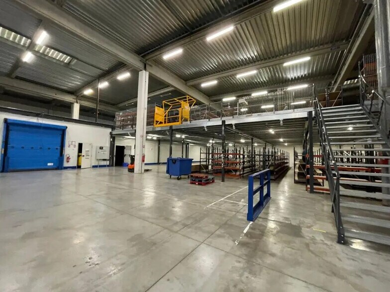 Bureau dans Ivry-sur-Seine à louer - Photo du bâtiment - Image 3 de 14