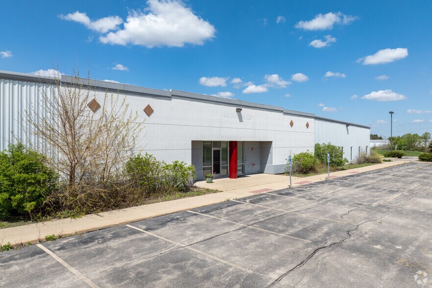 9628 Forest Hills Rd, Machesney Park, IL for lease - Building Photo - Image 2 of 5