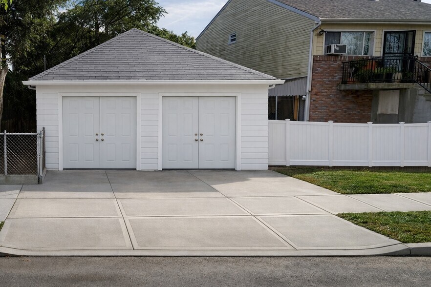 6611 Almeda Ave, Arverne, NY à louer - Photo du bâtiment - Image 3 de 4