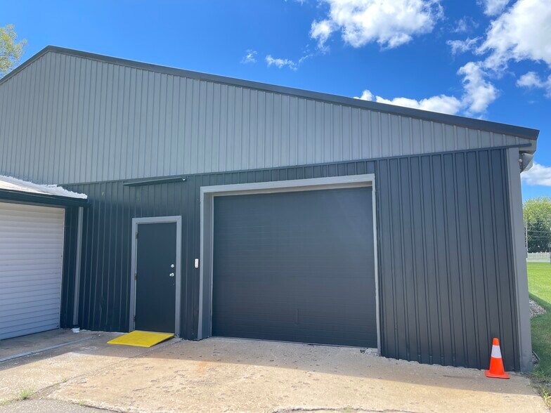 6190 N Riverview Dr, Kalamazoo, MI à vendre - Photo du bâtiment - Image 3 de 42