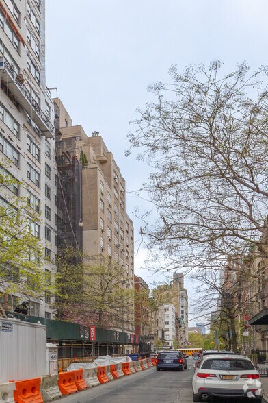 44 E 67th St, New York, NY à louer - Photo du bâtiment - Image 3 de 3