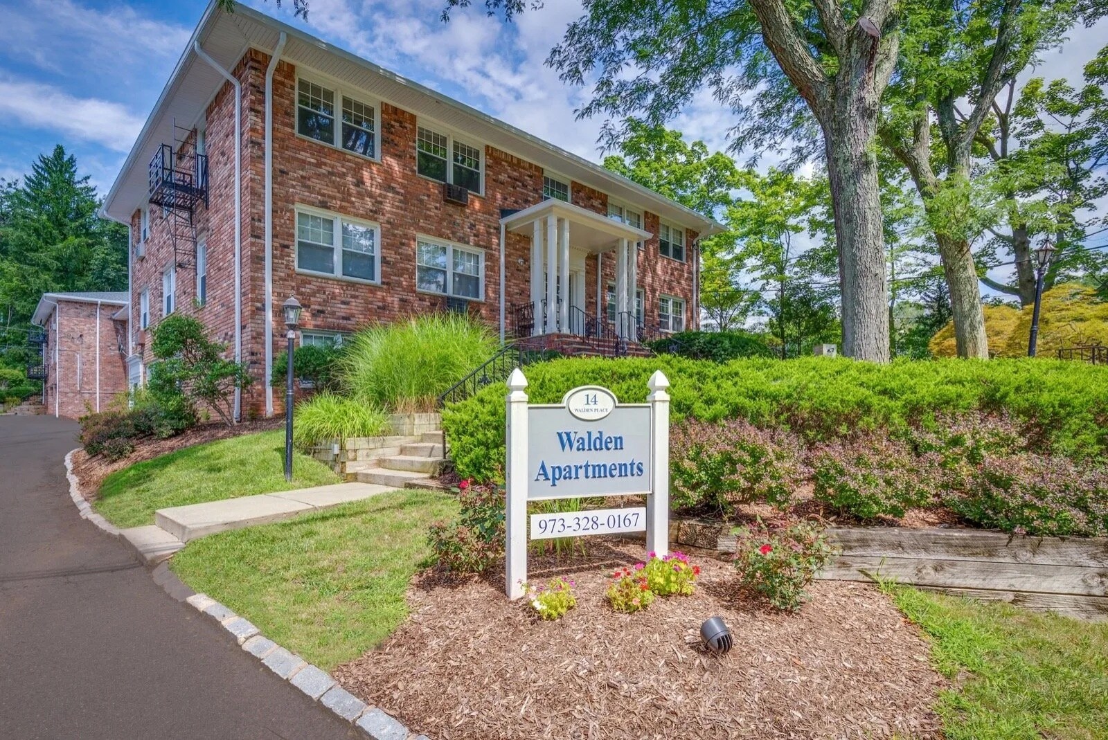 14 Walden Pl, Montclair, NJ à vendre Photo du bâtiment- Image 1 de 23