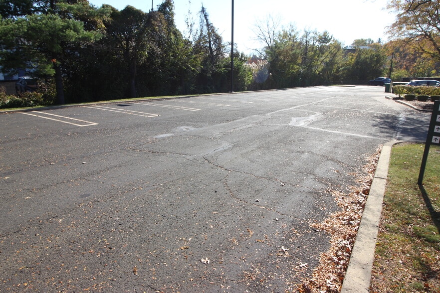 735 Fitzwatertown Rd, Willow Grove, PA for lease - Building Photo - Image 3 of 5