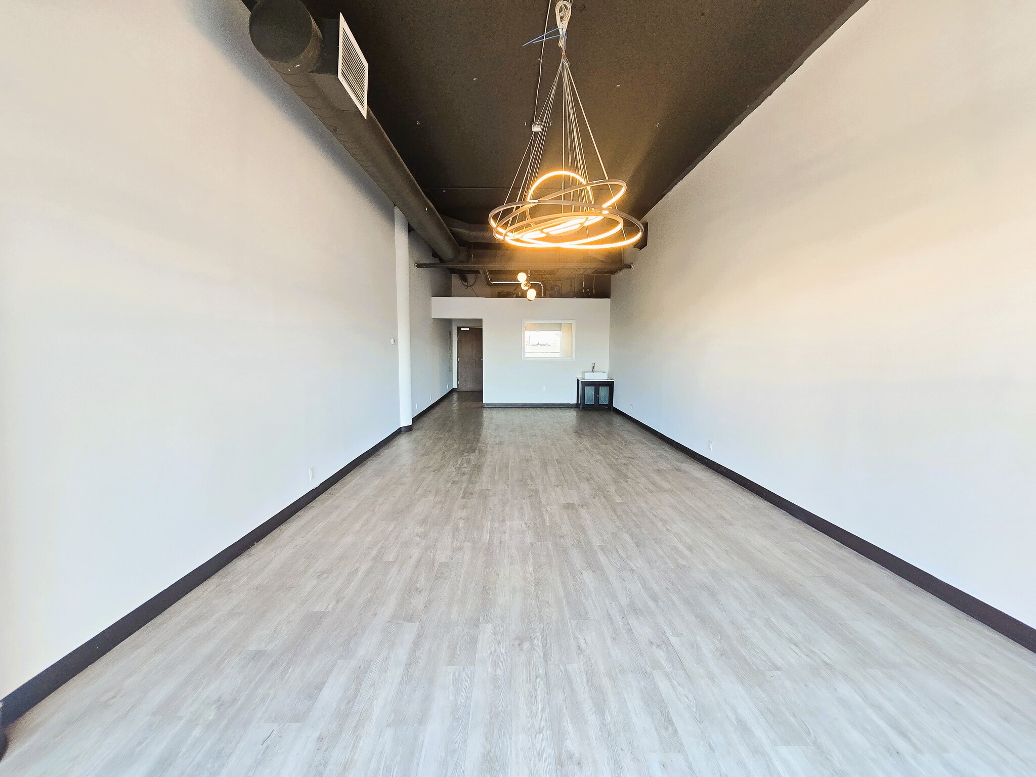221 E 12th St, Los Angeles, CA for lease Interior Photo- Image 1 of 2