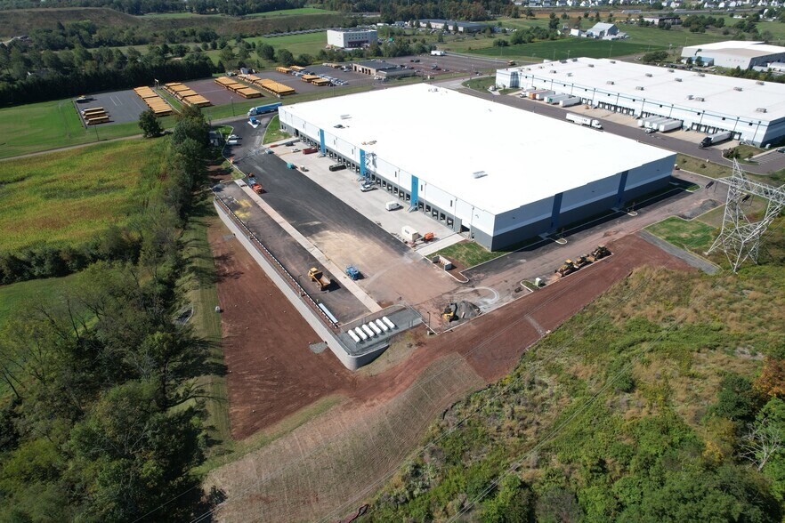 205 Schoolhouse Rd, Souderton, PA à louer - Photo du bâtiment - Image 2 de 4