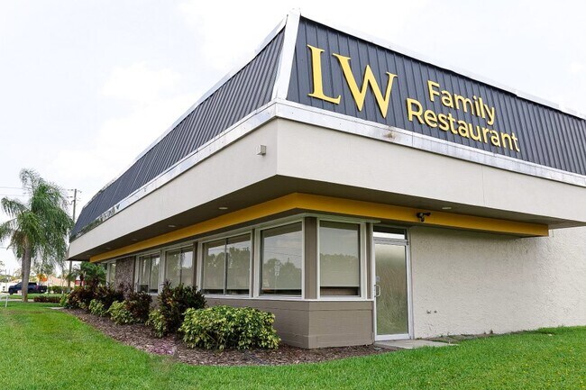 More details for NNN Restaurant w/Adjacent Parcel – for Sale, Lake Wales, FL