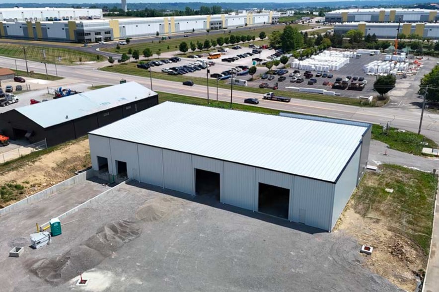 9381 Seward Rd, Fairfield, OH for lease - Building Photo - Image 2 of 14