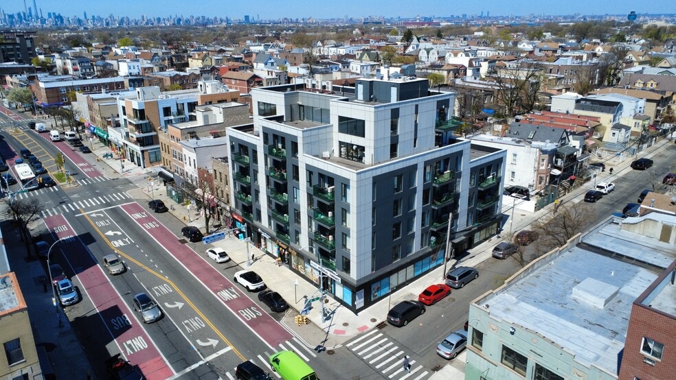 32-58 105th Street, Corona (Commercial) portfolio of 4 properties for sale on LoopNet.ca - Building Photo - Image 2 of 8