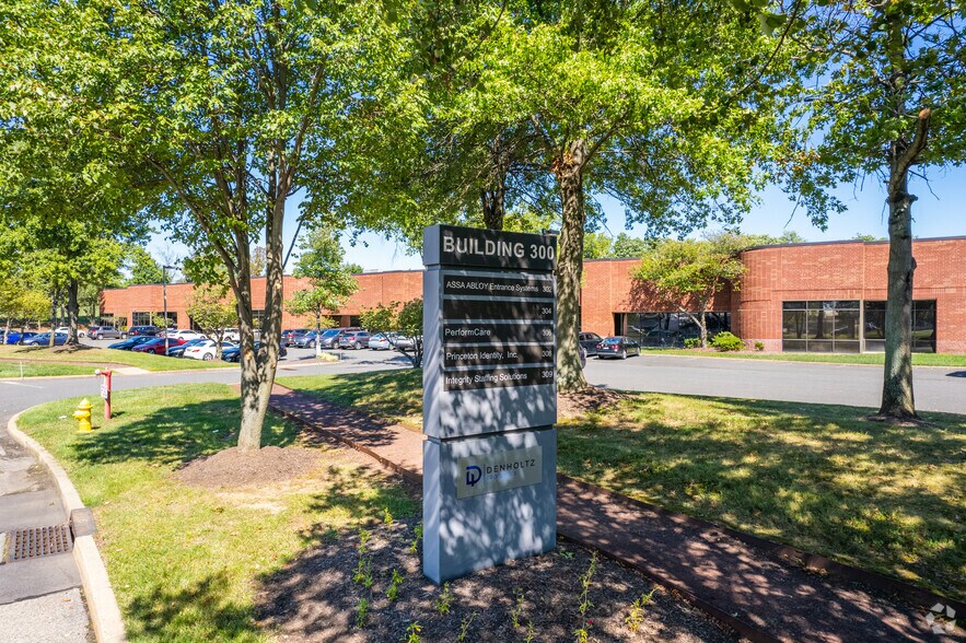 300 Horizon Dr, Hamilton, NJ à louer - Photo du bâtiment - Image 3 de 19