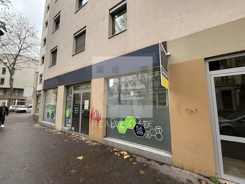 Retail in Villeurbanne for lease - Building Photo - Image 2 of 9