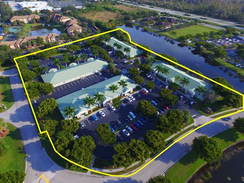 6801 Palisades Park Ct, Fort Myers, FL à louer - Photo du bâtiment - Image 2 de 10