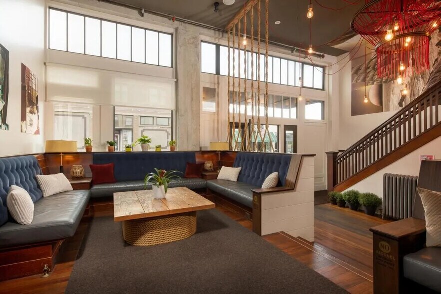 258 14th St, Astoria, OR à vendre - Hall d’entrée - Image 3 de 8