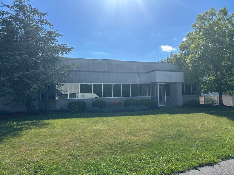 450 Gateway Dr, Reading, PA à vendre - Photo du bâtiment - Image 1 de 19