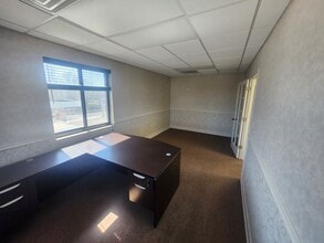 5847 Francis Lewis Blvd, Oakland Gardens, NY à louer Photo intérieure- Image 2 de 10