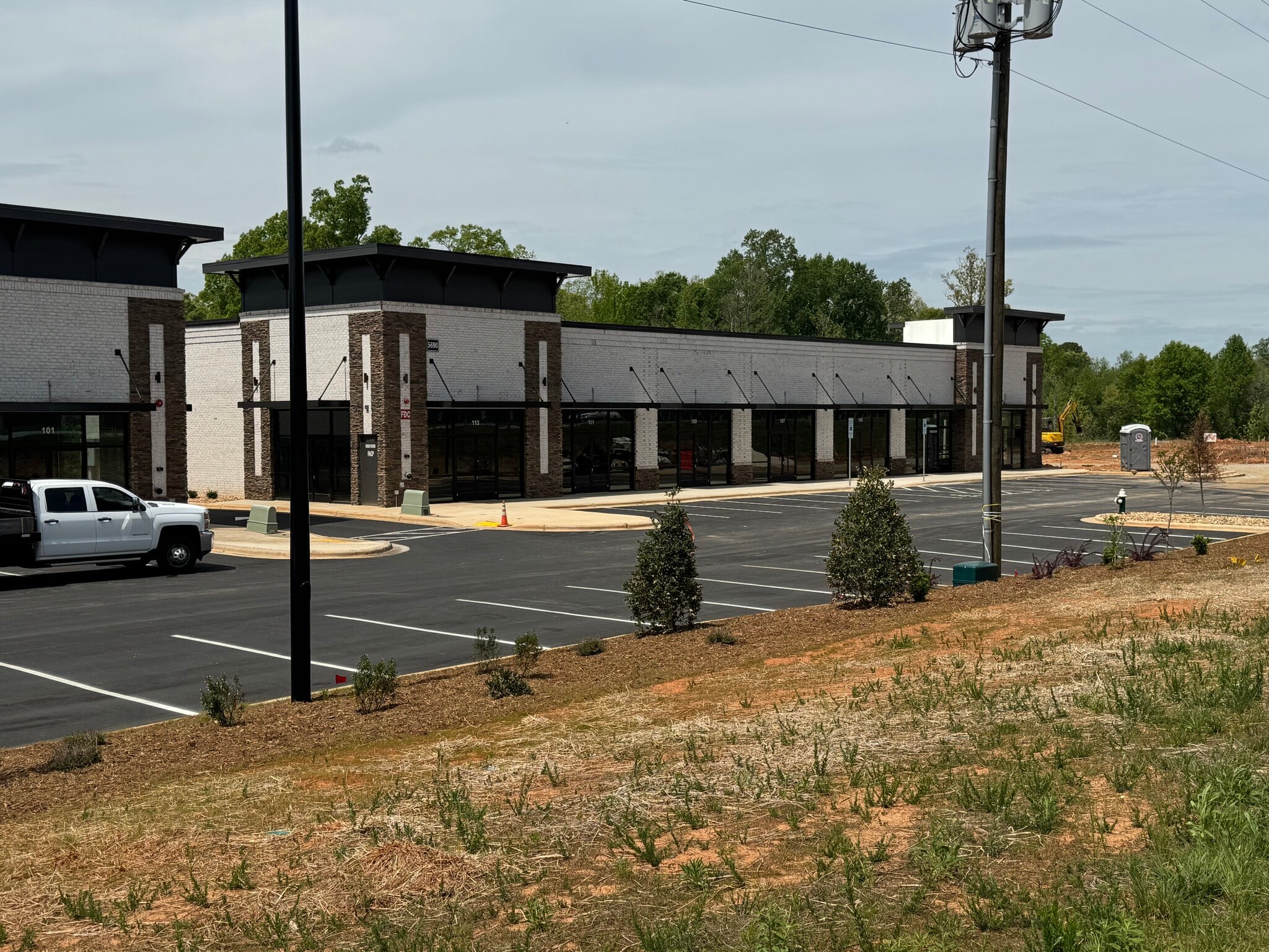 5696 W Gate City Blvd, Greensboro, NC for lease Building Photo- Image 1 of 3