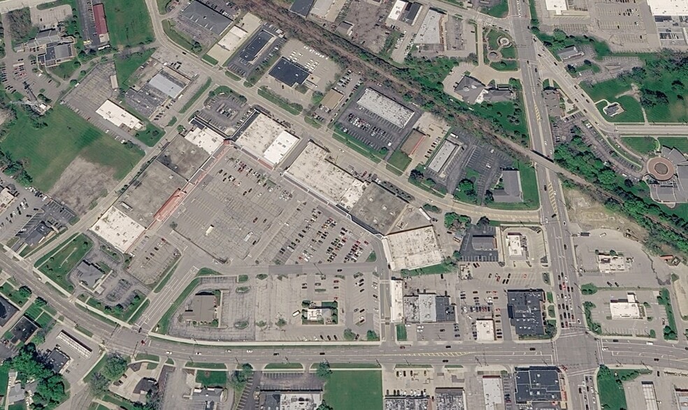 33120-33631 Aurora Rd, Solon, OH for lease - Building Photo - Image 2 of 9