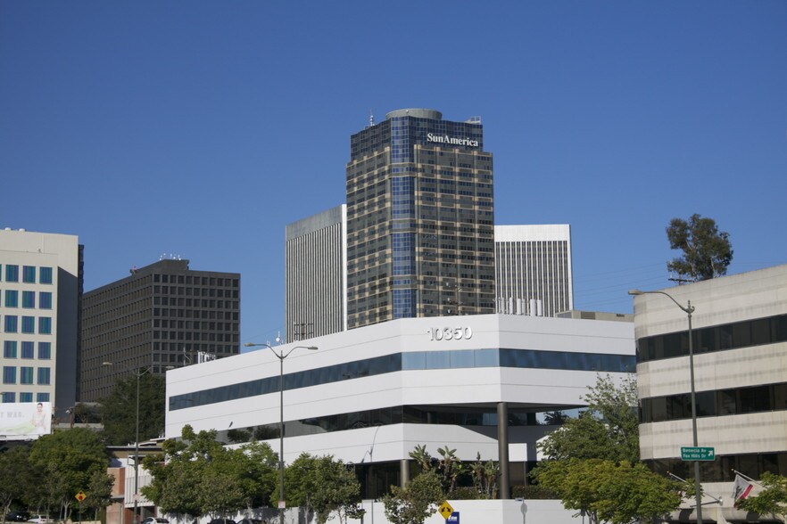 10350 Santa Monica Blvd, Los Angeles, CA à louer - Photo du bâtiment - Image 2 de 21