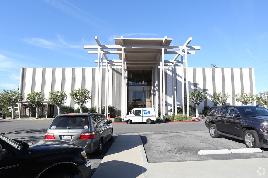 6226 E Spring St, Long Beach, CA à louer - Photo du bâtiment - Image 3 de 8