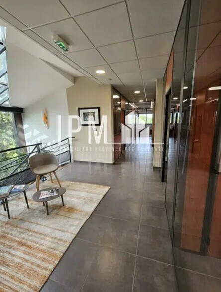 Bureau dans Solliès-Ville à louer - Photo intérieure - Image 1 de 5