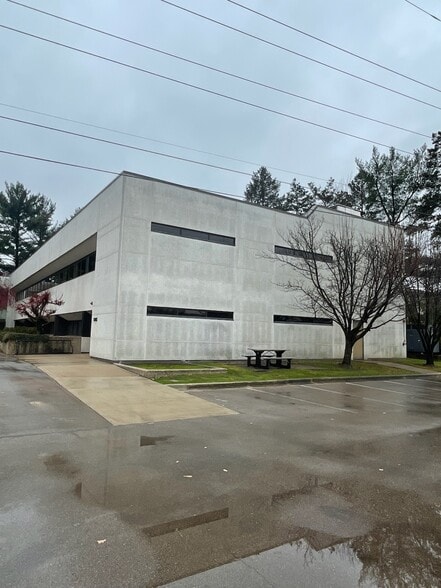 1305 Abbott Rd, East Lansing, MI à louer - Photo du bâtiment - Image 2 de 2
