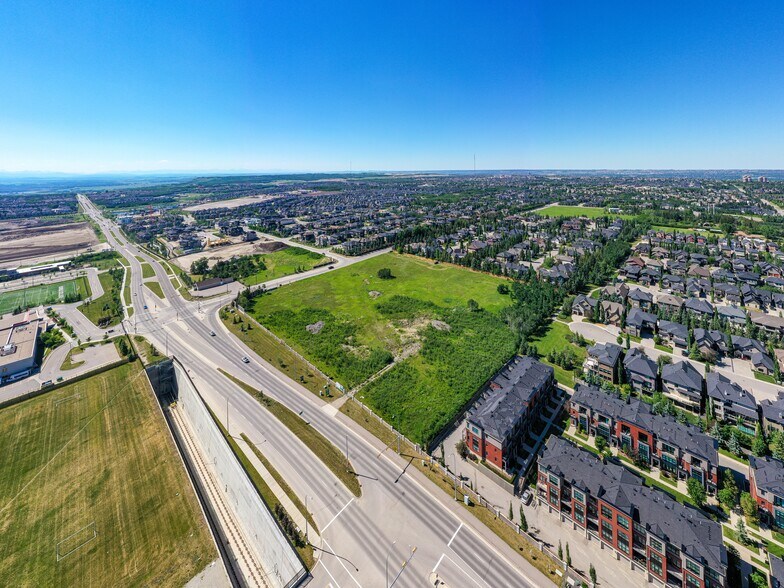 7480 17 Ave, Calgary, AB à vendre - Aérien - Image 3 de 3