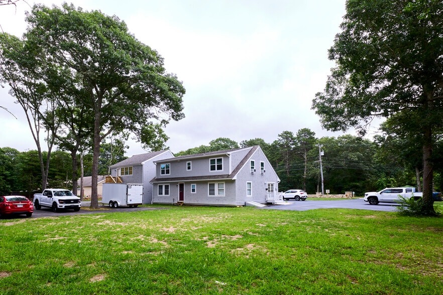 4 Edgerton Dr, North Falmouth, MA à vendre - Photo du bâtiment - Image 3 de 24