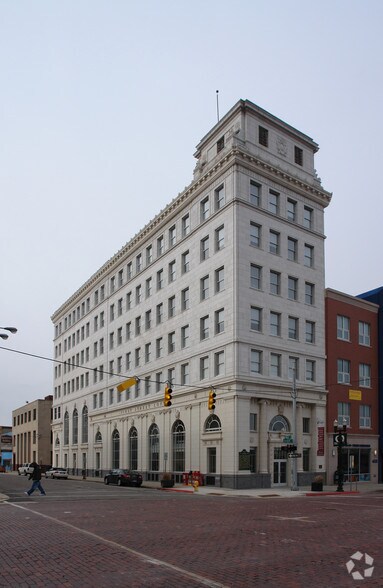 460 S Saginaw St, Flint, MI à louer - Photo du bâtiment - Image 3 de 19