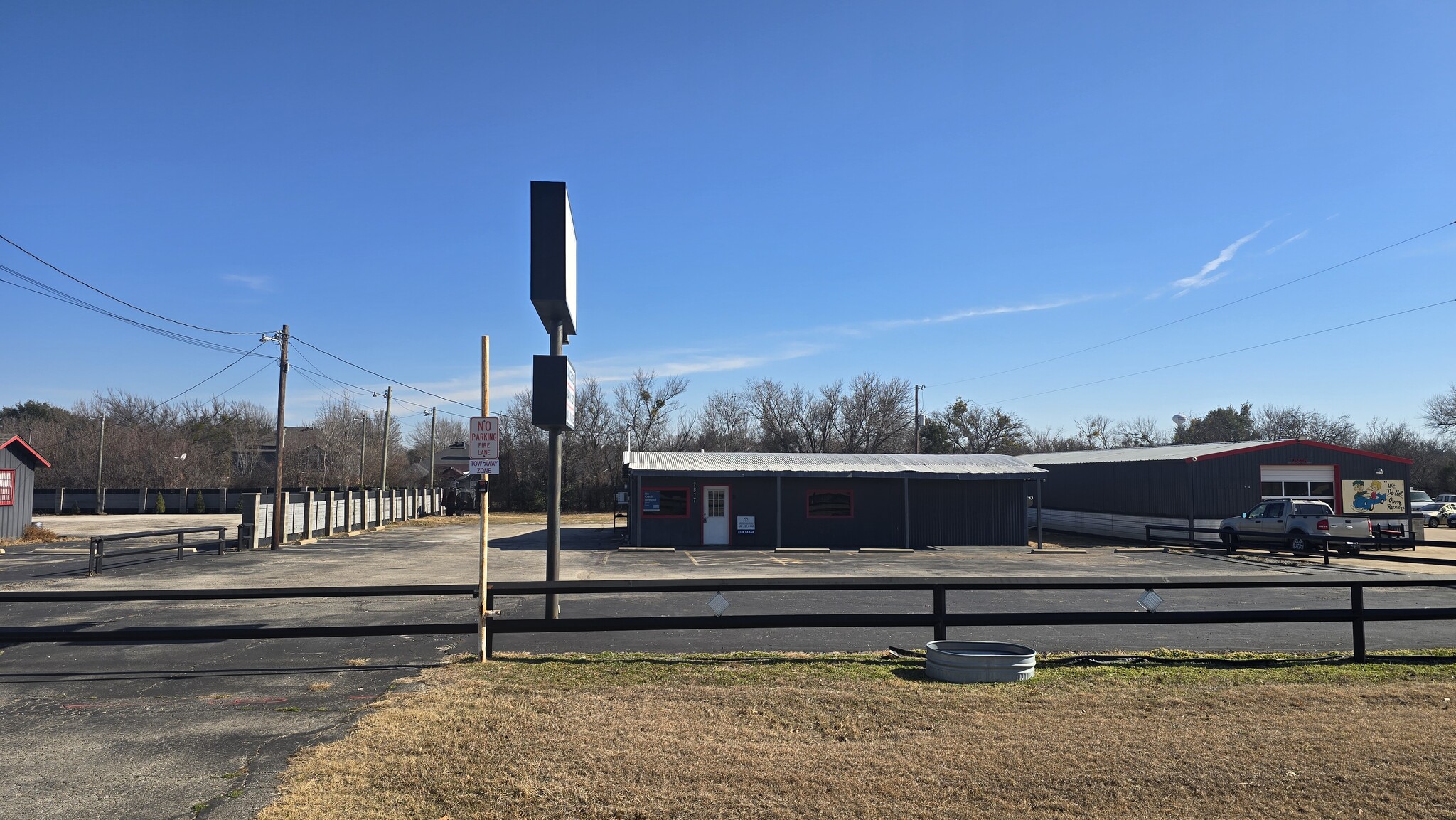 2817 SW Wilshire Blvd, Burleson, TX for lease Building Photo- Image 1 of 16