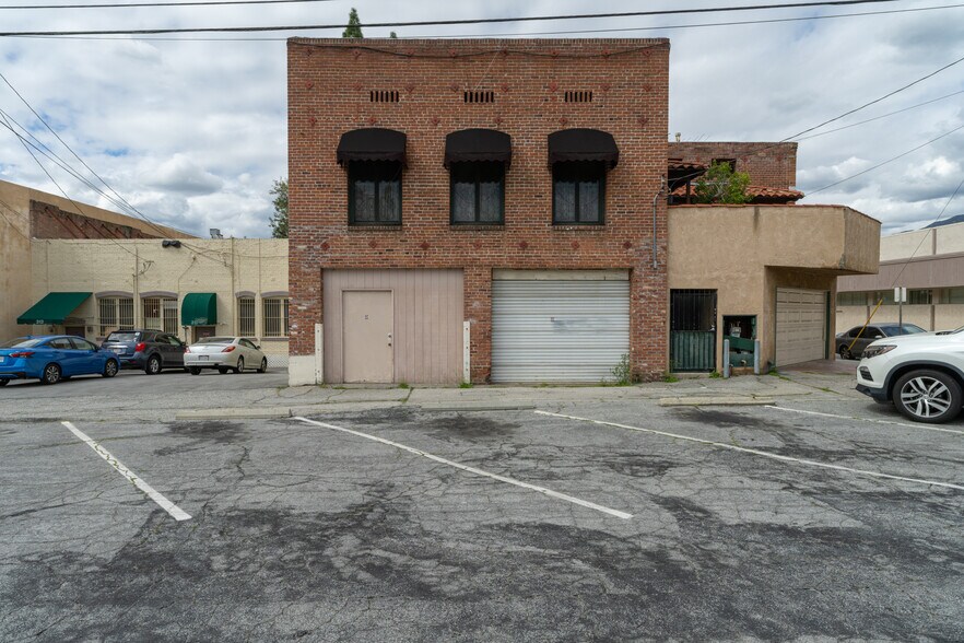 306 S Myrtle Ave, Monrovia, CA à louer - Photo du bâtiment - Image 3 de 15