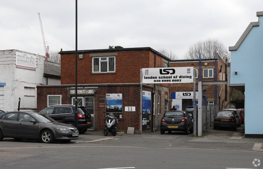 11 Power Rd, Londres à louer - Photo principale - Image 1 de 6