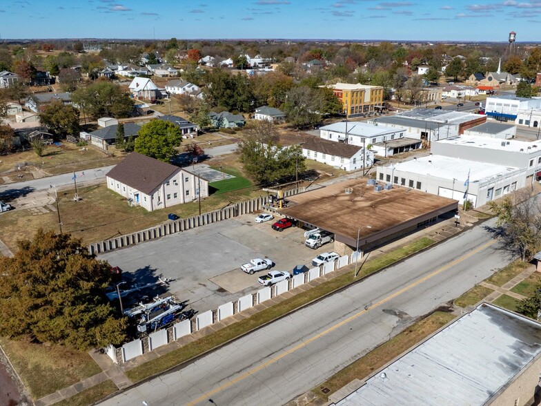 126 S Maple St, Nowata, OK à vendre - Photo du bâtiment - Image 3 de 44