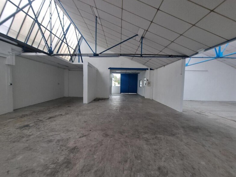 Office in Montreuil for lease - Interior Photo - Image 3 of 6