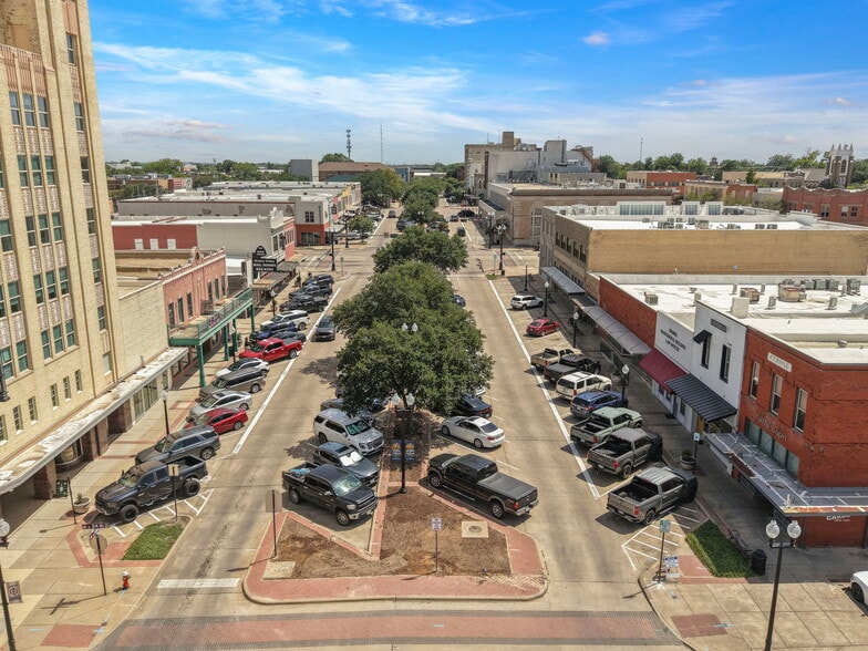 220 N Main St, Bryan, TX for sale - Building Photo - Image 3 of 25