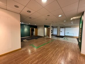 Crossgates, Leeds for lease Interior Photo- Image 2 of 3