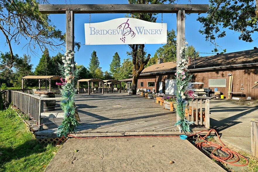 3900 Holland Rd loop, Cave Junction, OR à vendre - Photo du bâtiment - Image 2 de 51